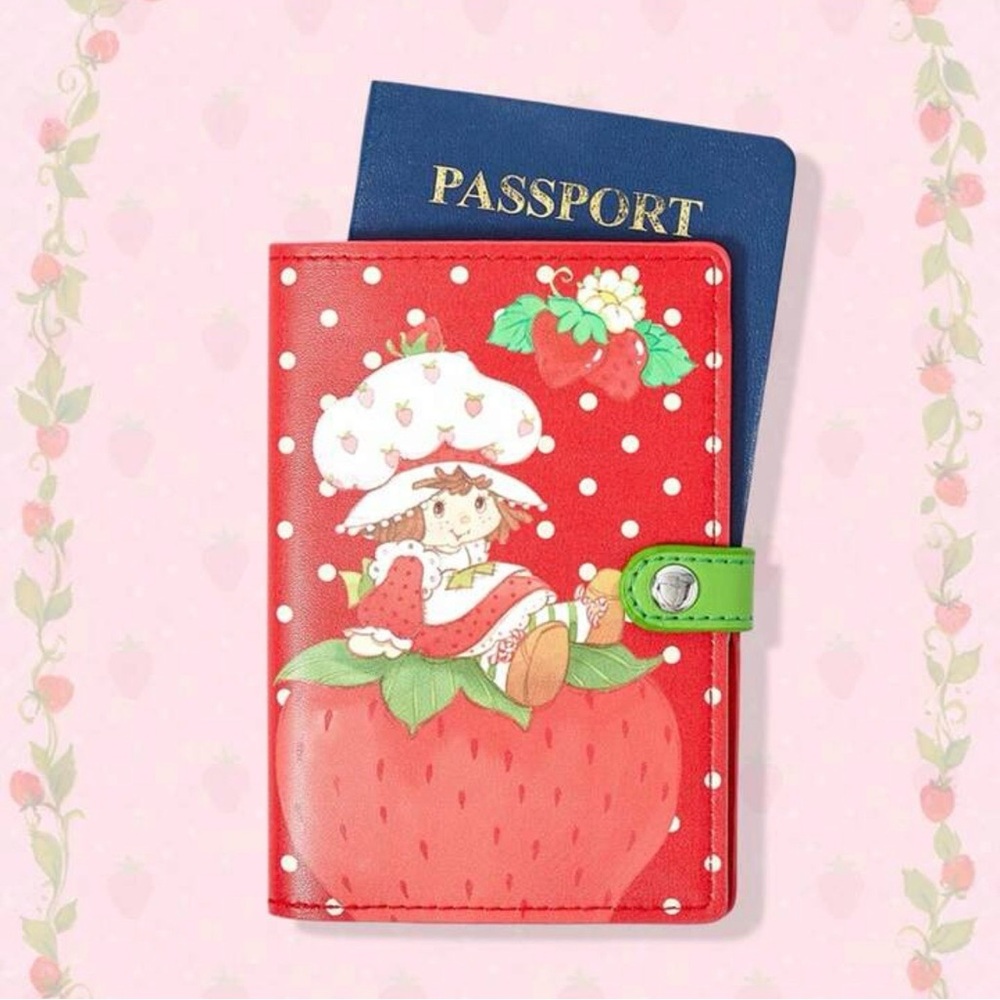 NWOT Charming Strawberry Shortcake Passport Holder